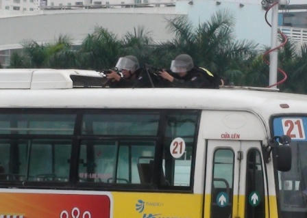 Công an Hà Nội chống bạo loạn, khủng bố và giải cứu con tin